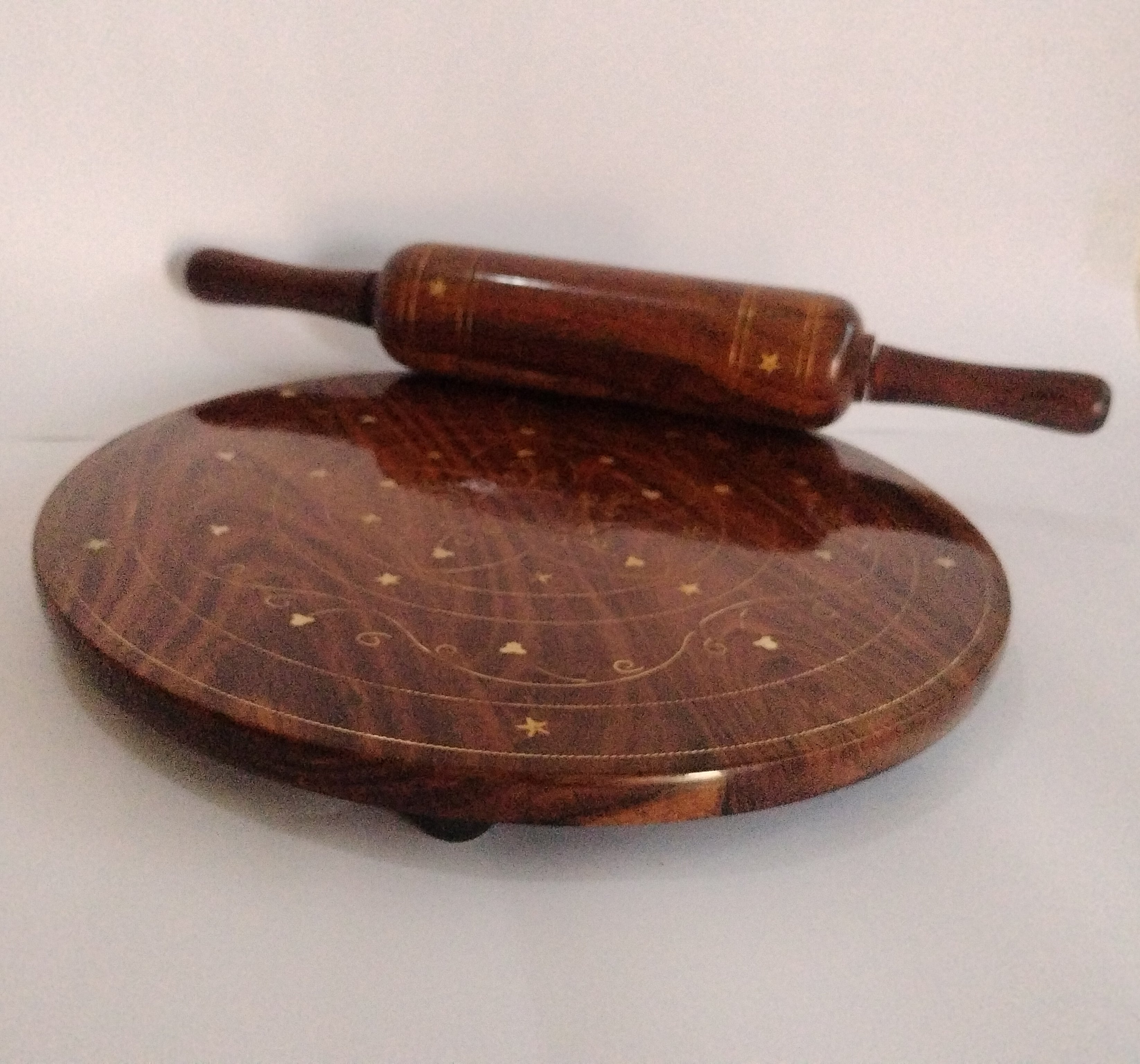 Premium Sheesham Wood Handcrafted Round Roti Maker with Brass Inlay Detailing