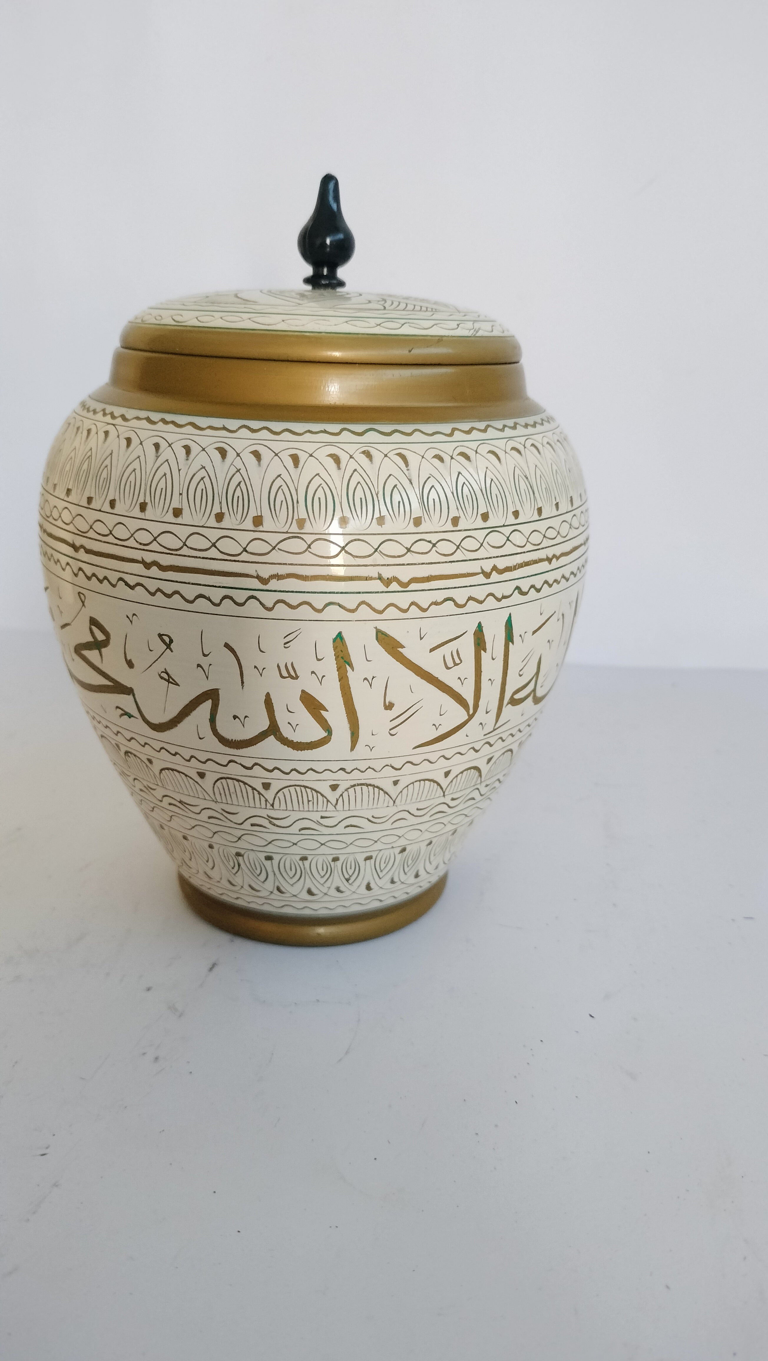 Traditional Handcrafted Lacquer Art Wooden Decorative Jar with Lid - Purple & White Floral Jandi Work
